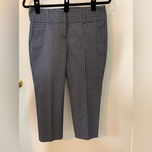 Ann Taylor Pants - Ann Taylor Signature Crop Pants Size 4P